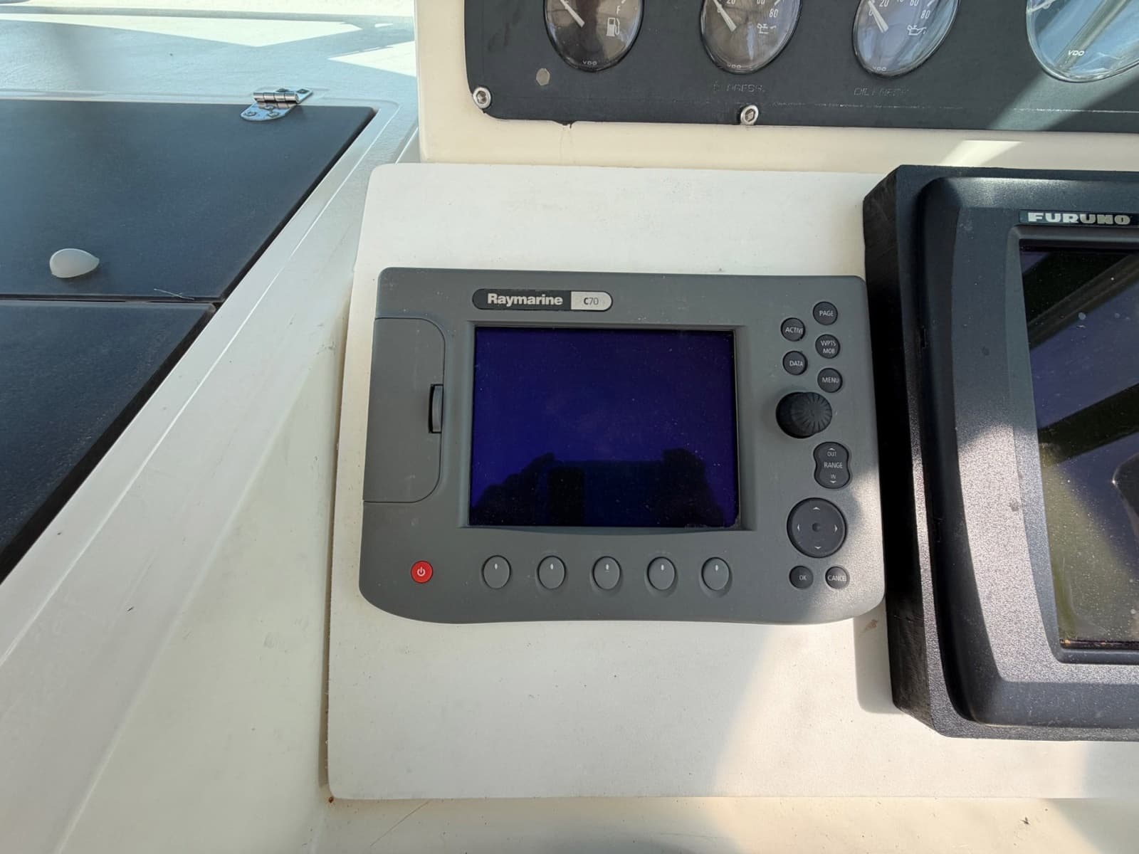 1997 Pursuit 3100 Express - Photo 15