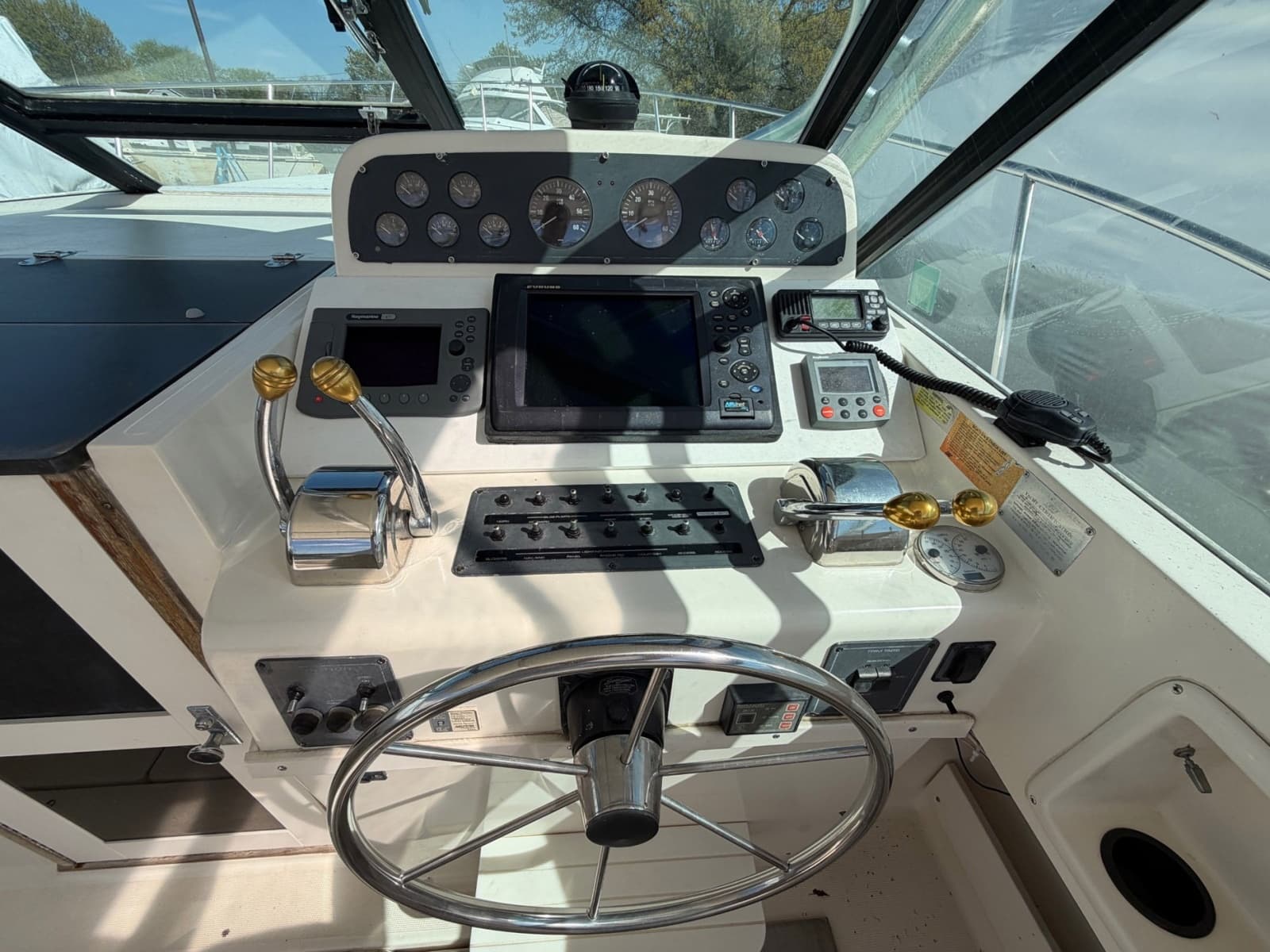 1997 Pursuit 3100 Express - Photo 13