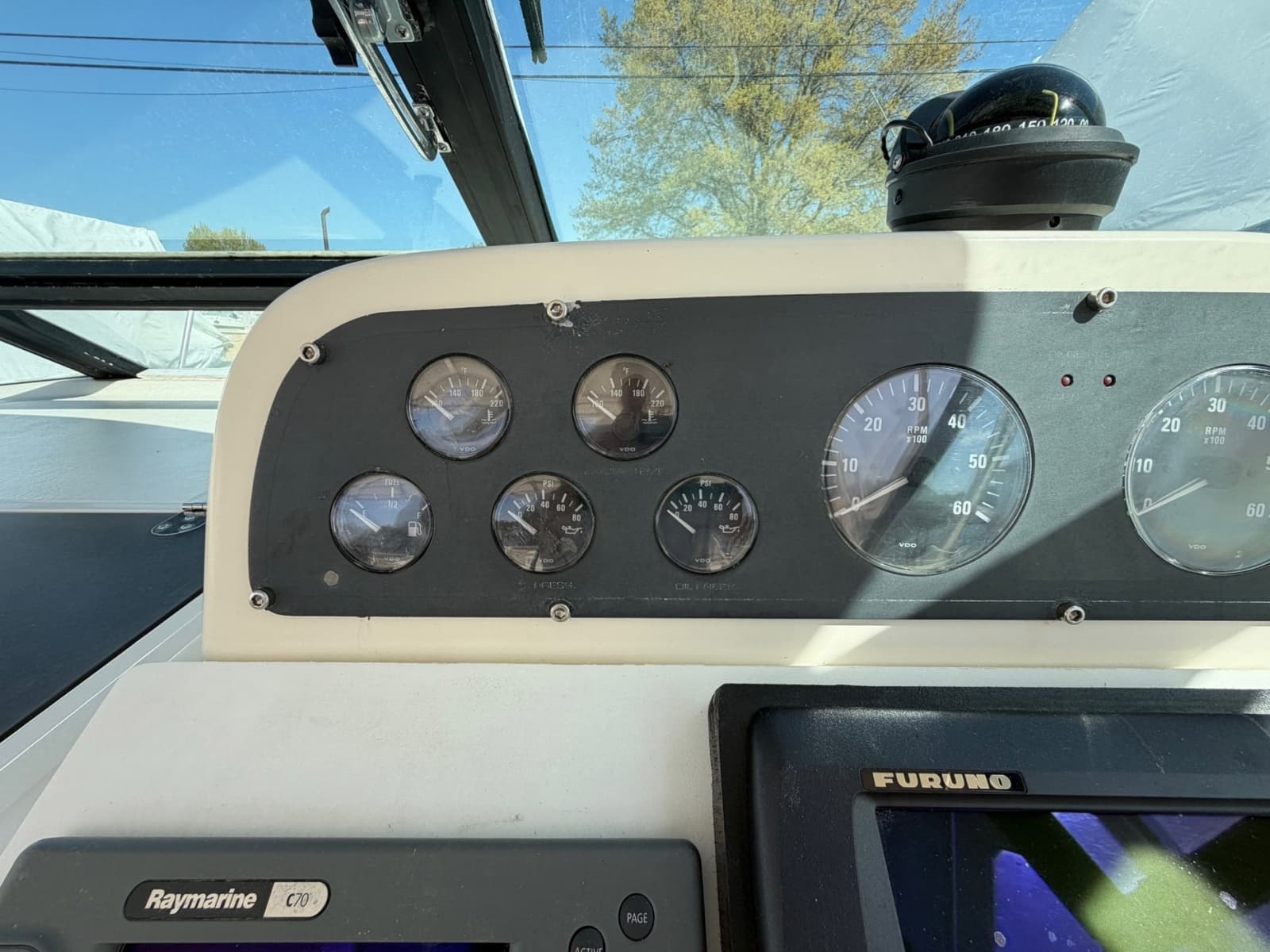 1997 Pursuit 3100 Express - Photo 14