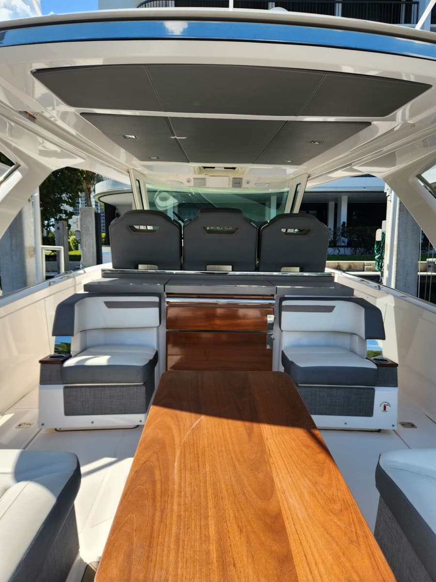 2019 Tiara Yachts 38 LS - Photo 4