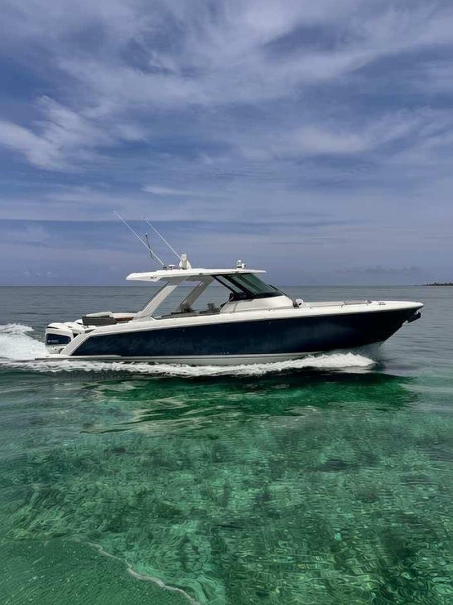 2019 Tiara Yachts 38 LS - Photo 1
