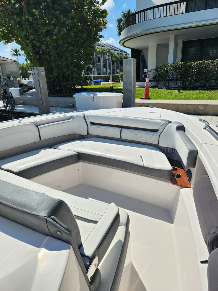 2019 Tiara Yachts 38 LS - Photo 6