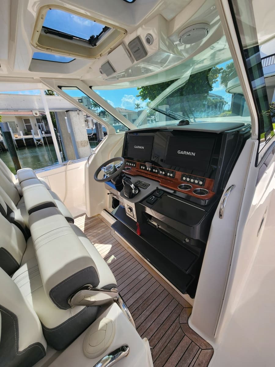 2019 Tiara Yachts 38 LS - Photo 5