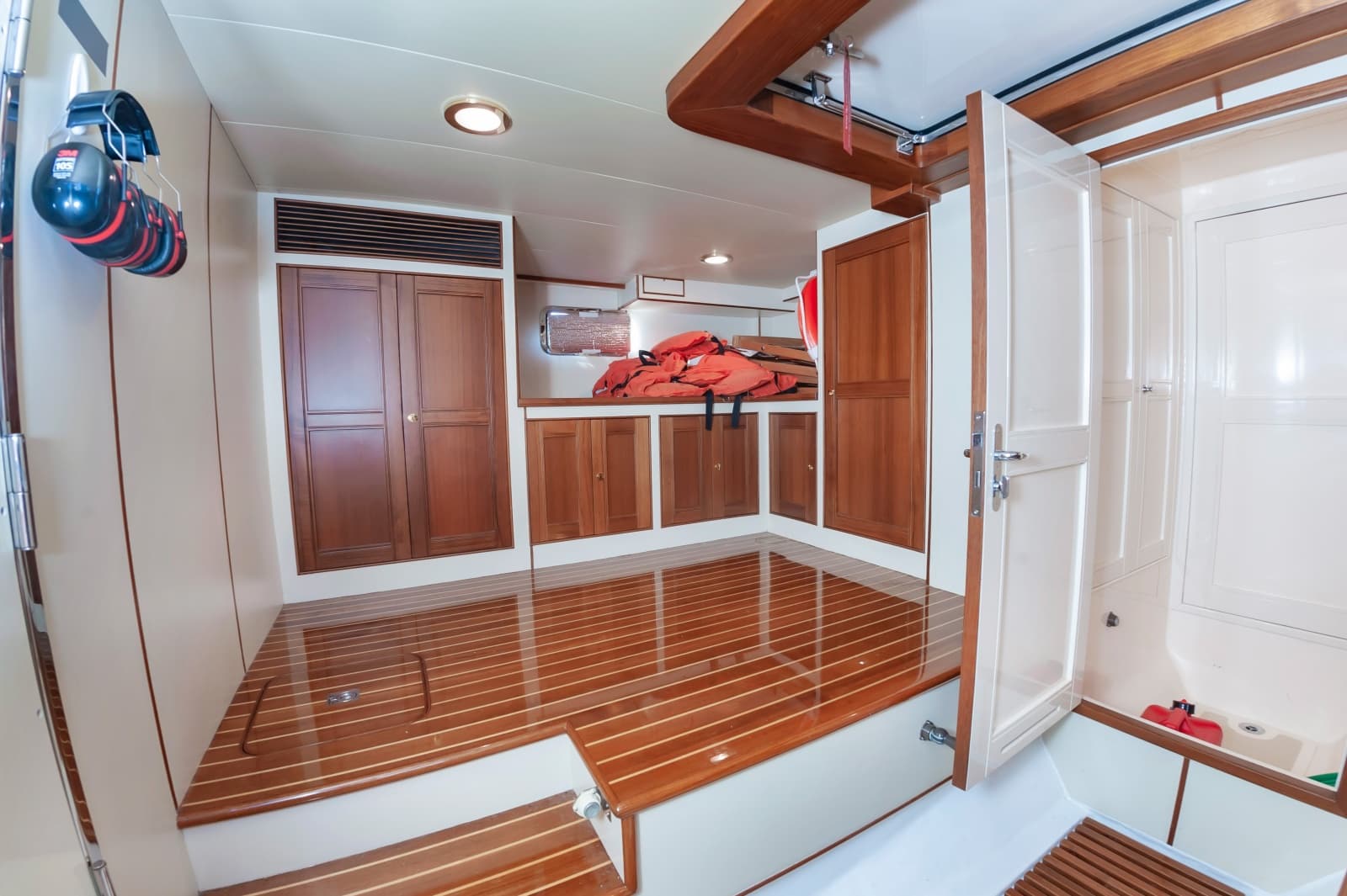 2015 Marlow Explorer 58E - Photo 39
