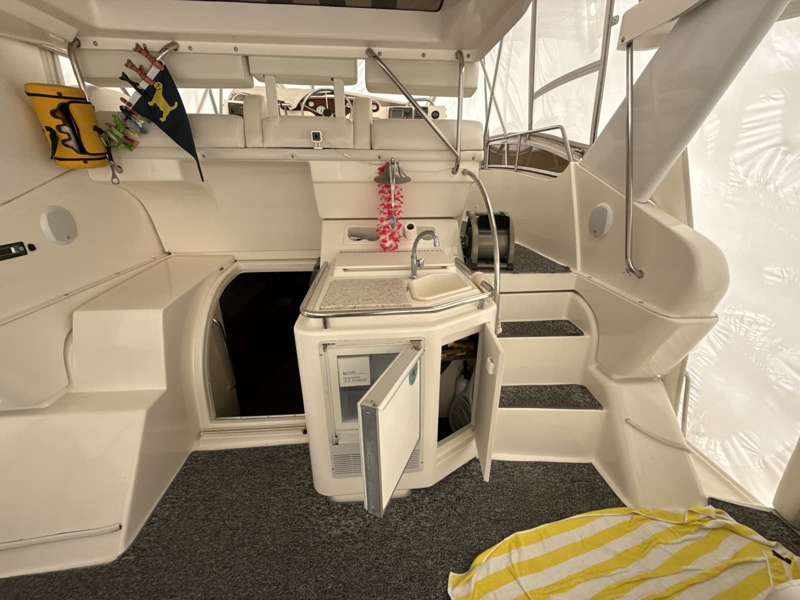 1999 Silverton 422 - Photo 39