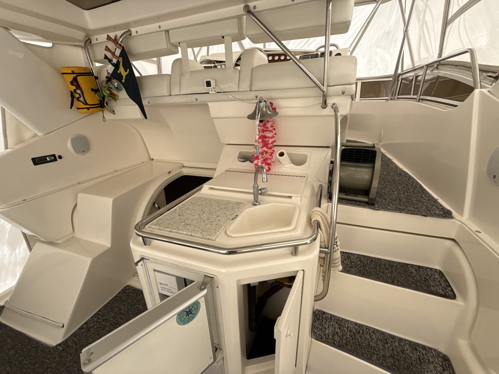 1999 Silverton 422 - Photo 37