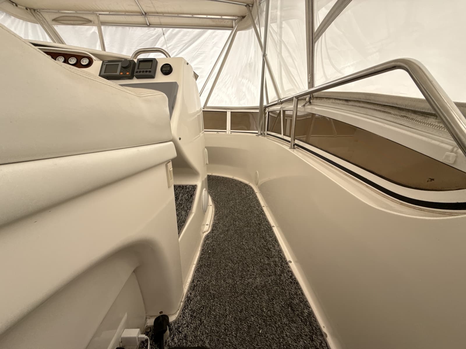 1999 Silverton 422 - Photo 35