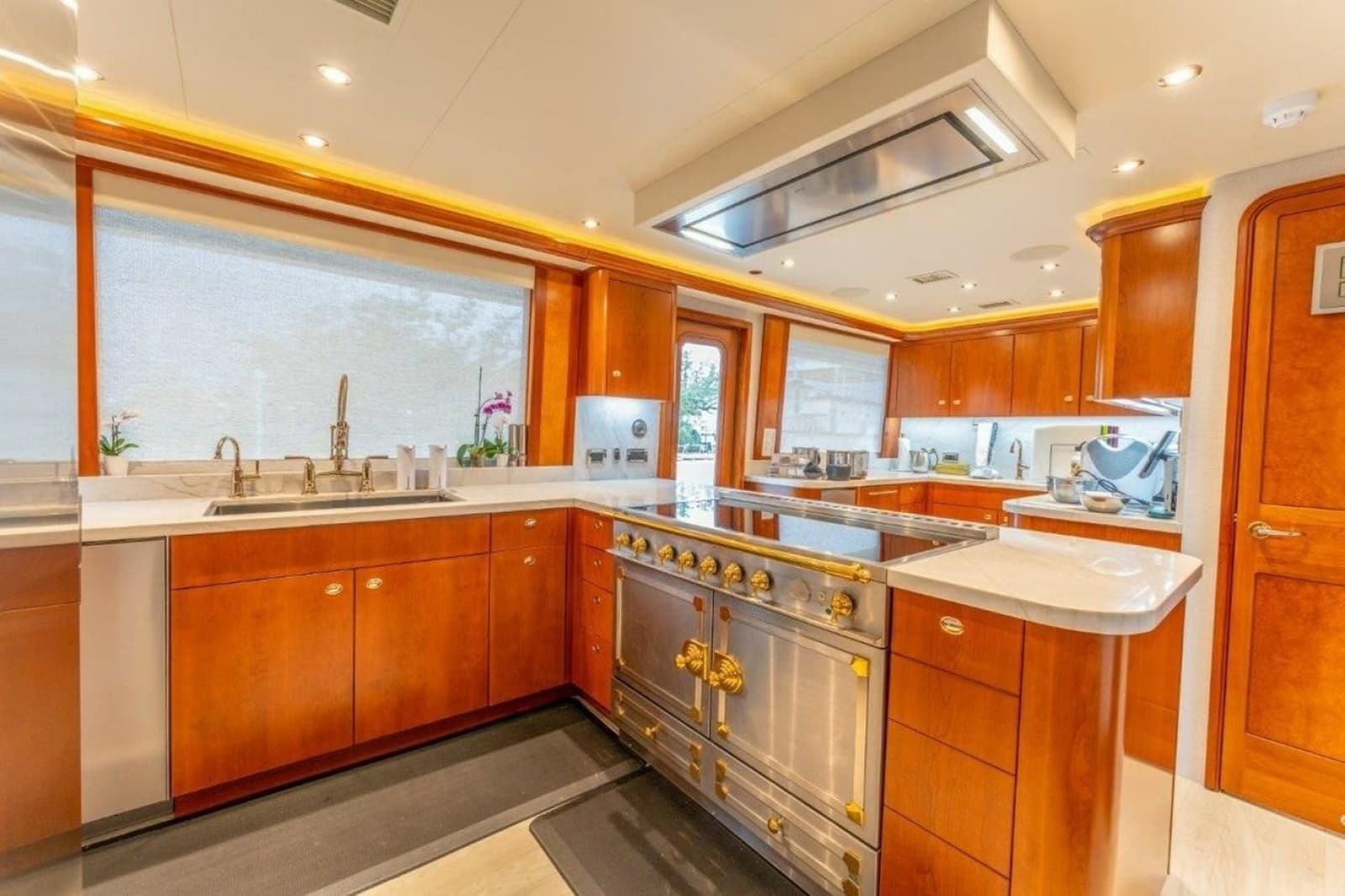 2006 Westport 130 Motoryacht - Photo 30