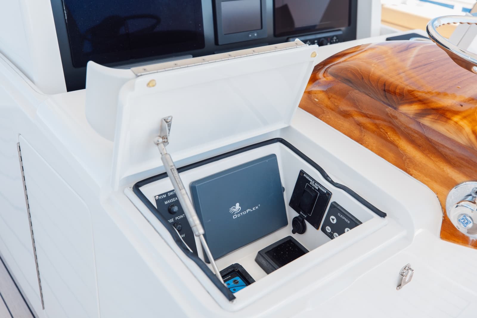 2016 Viking Skybridge - Photo 56