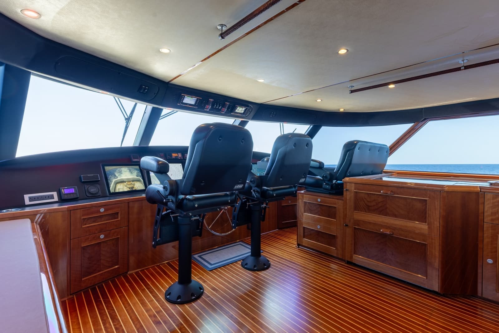 2016 Viking Skybridge - Photo 75