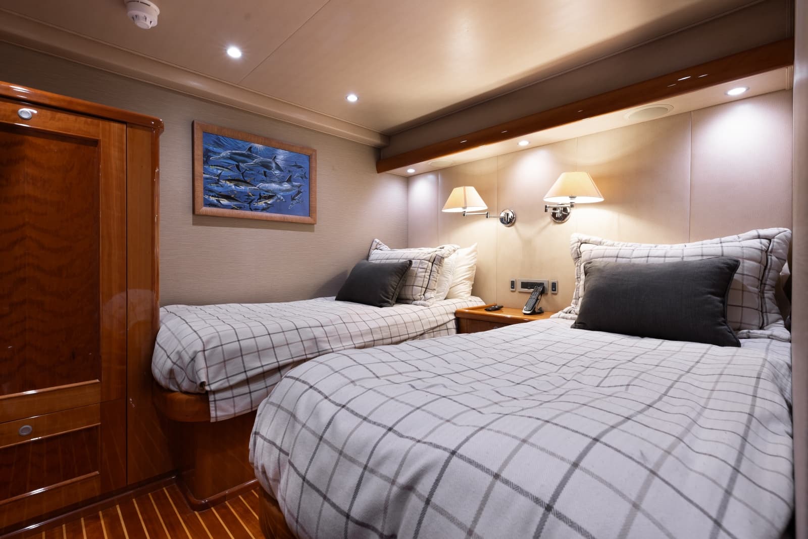 2016 Viking Skybridge - Photo 2