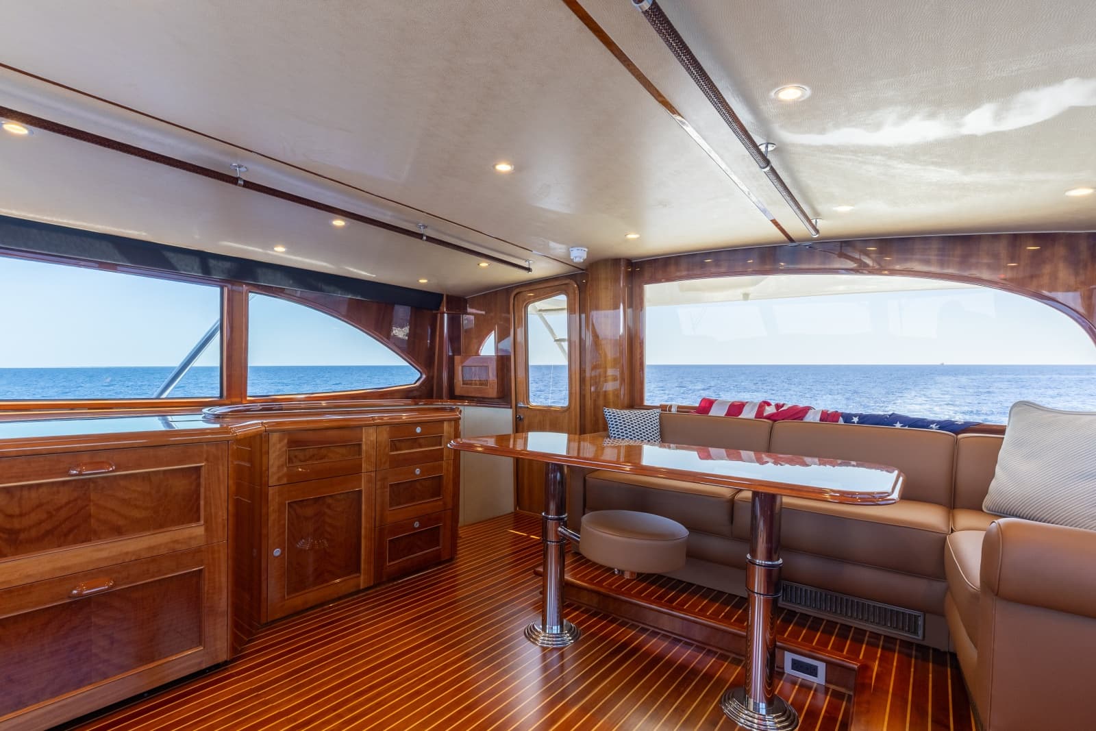 2016 Viking Skybridge - Photo 74