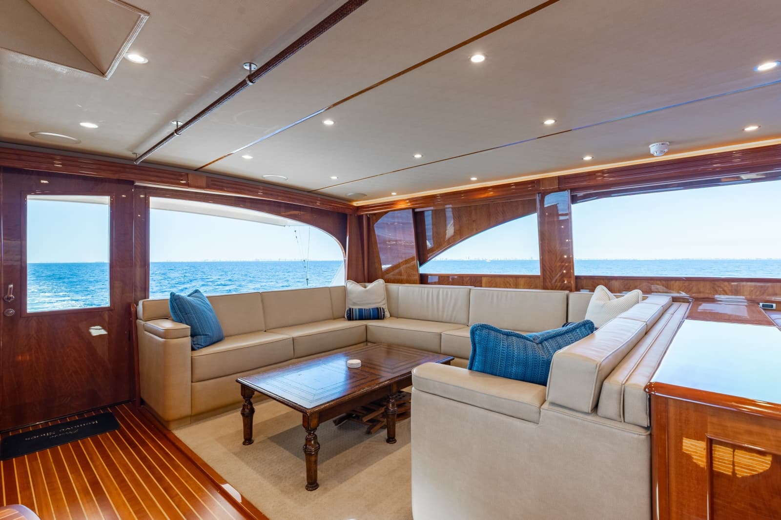 2016 Viking Skybridge - Photo 31