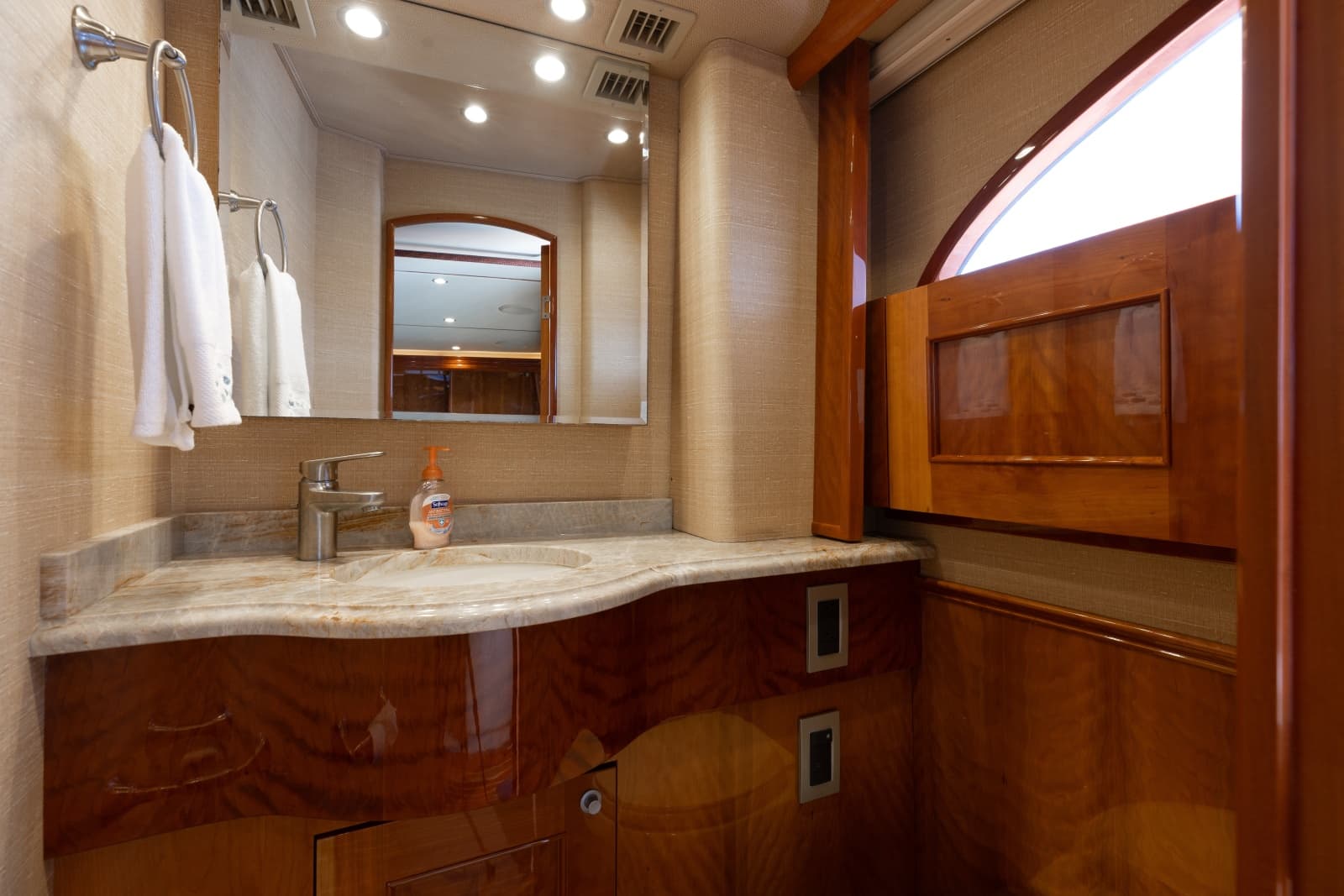 2016 Viking Skybridge - Photo 37