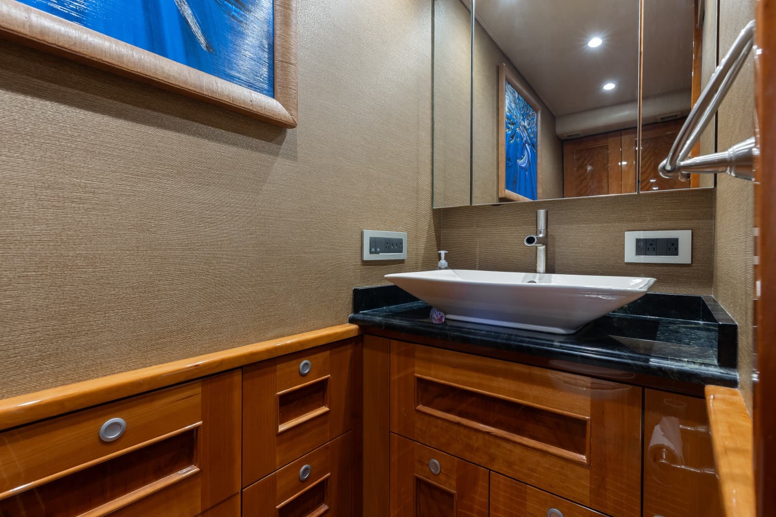 2016 Viking Skybridge - Photo 19