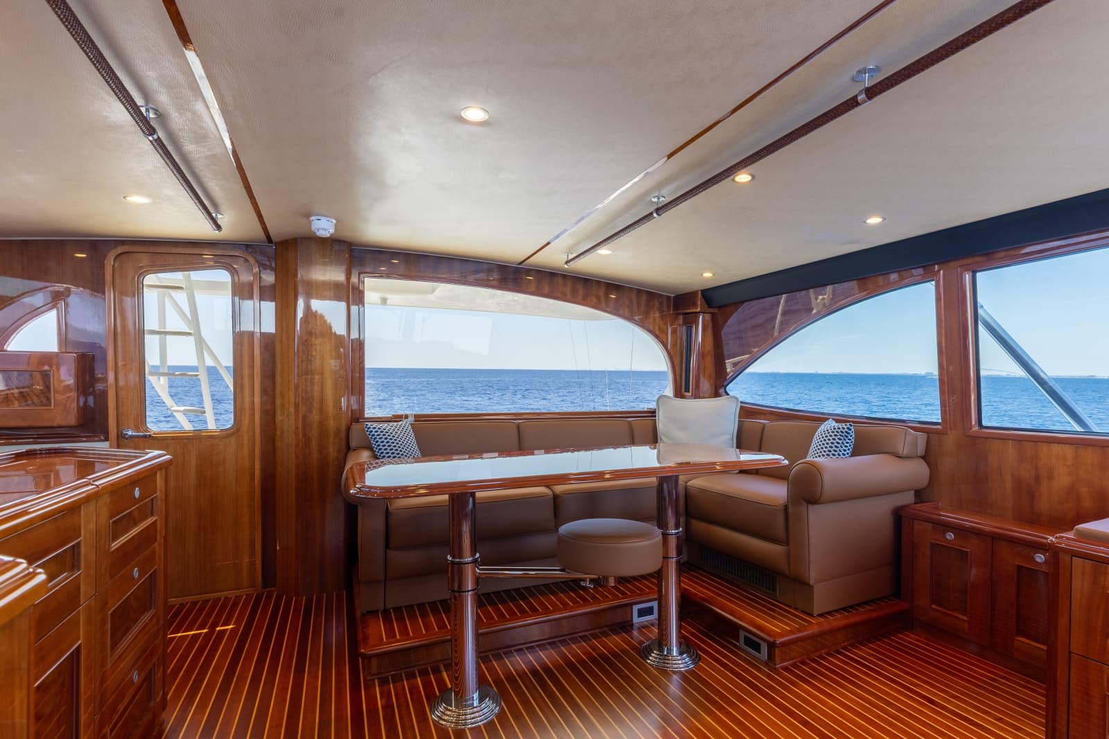 2016 Viking Skybridge - Photo 73