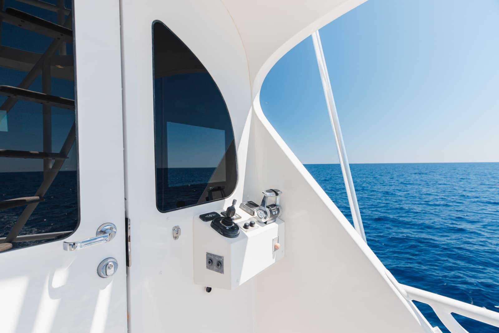 2016 Viking Skybridge - Photo 71