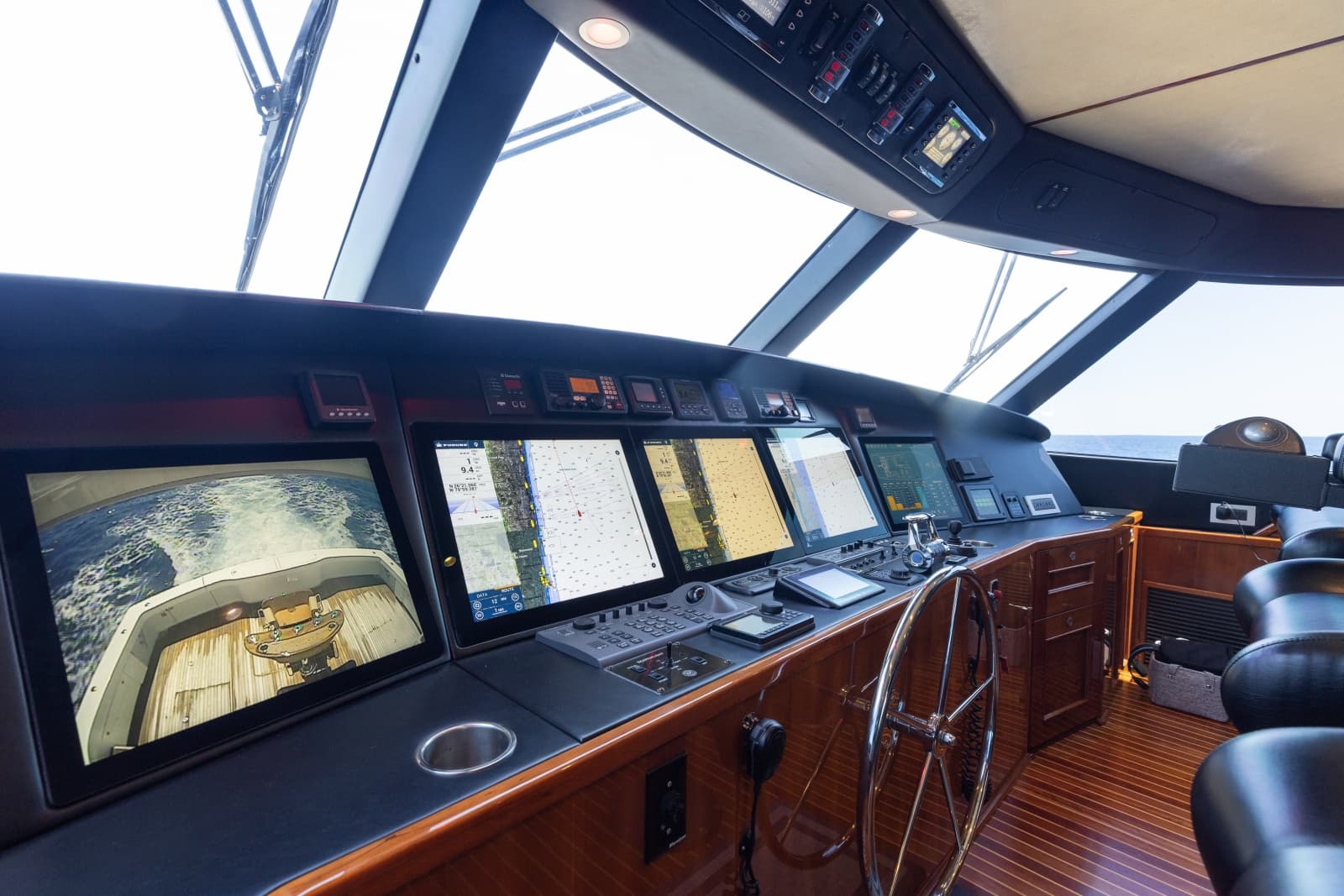 2016 Viking Skybridge - Photo 77