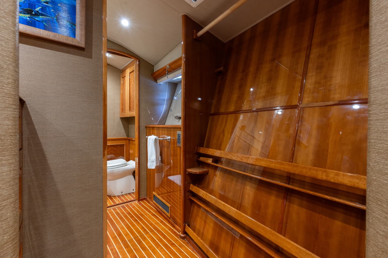 2016 Viking Skybridge - Photo 21