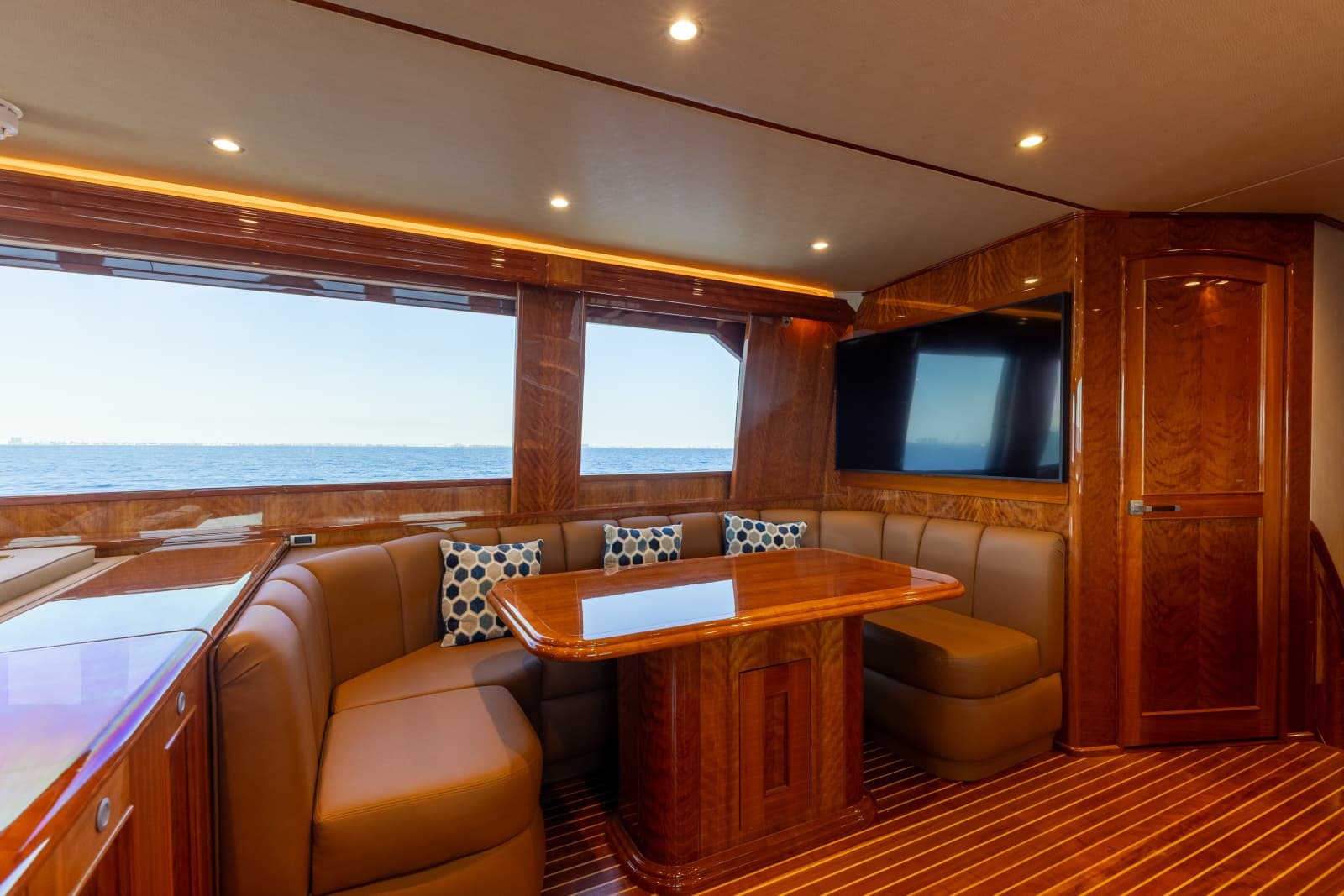 2016 Viking Skybridge - Photo 35