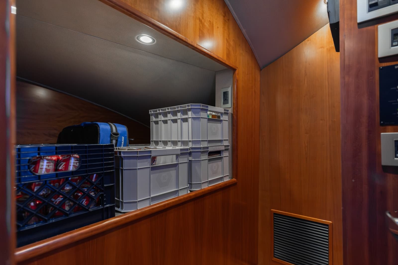 2016 Viking Skybridge - Photo 82