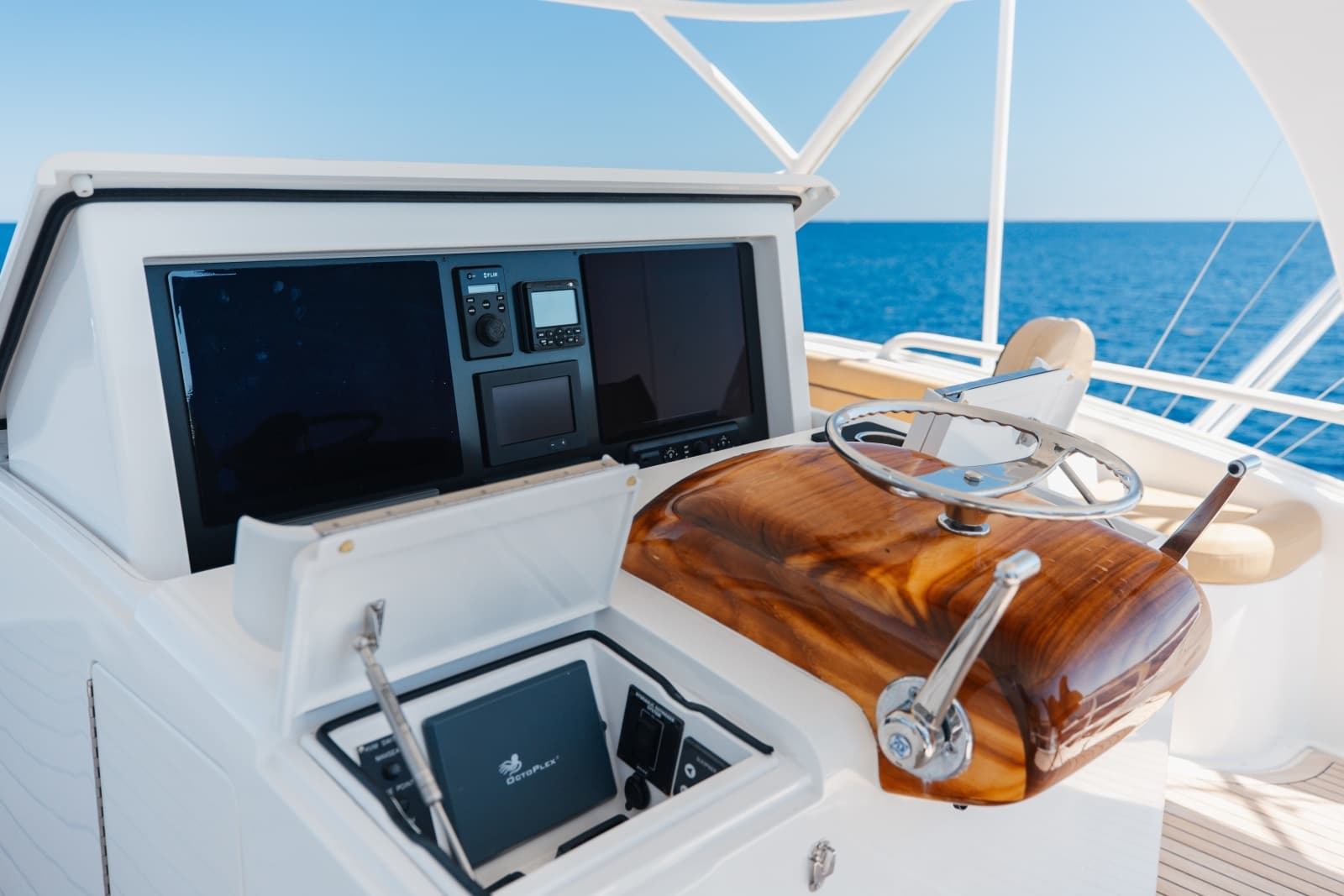 2016 Viking Skybridge - Photo 57