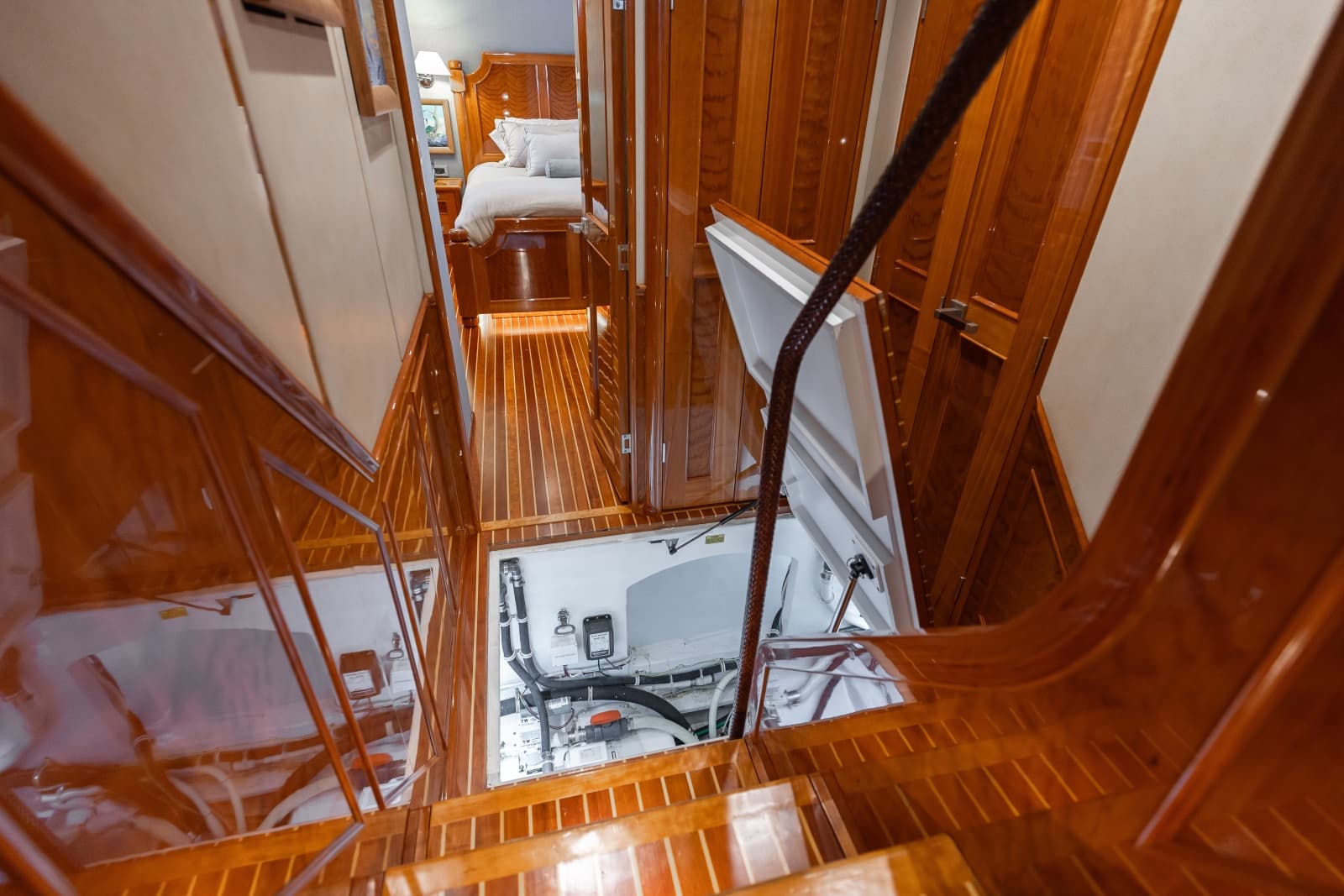 2016 Viking Skybridge - Photo 79