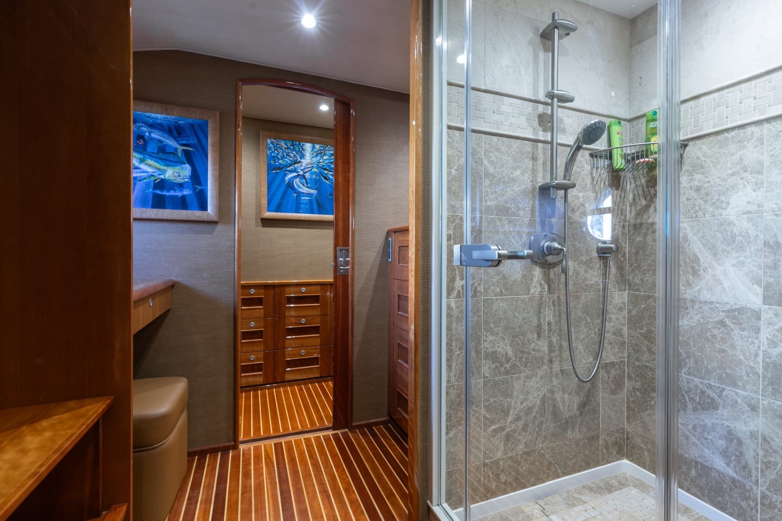 2016 Viking Skybridge - Photo 18