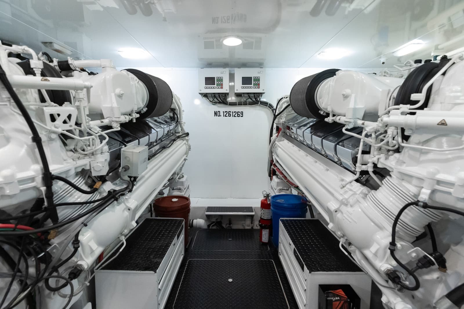 2016 Viking Skybridge - Photo 84