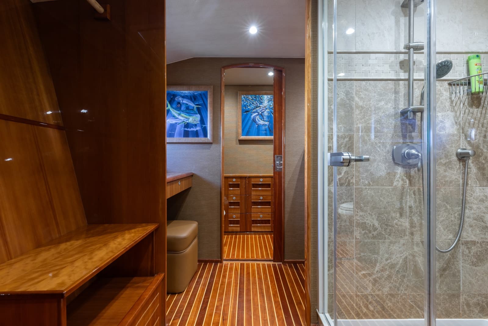 2016 Viking Skybridge - Photo 17