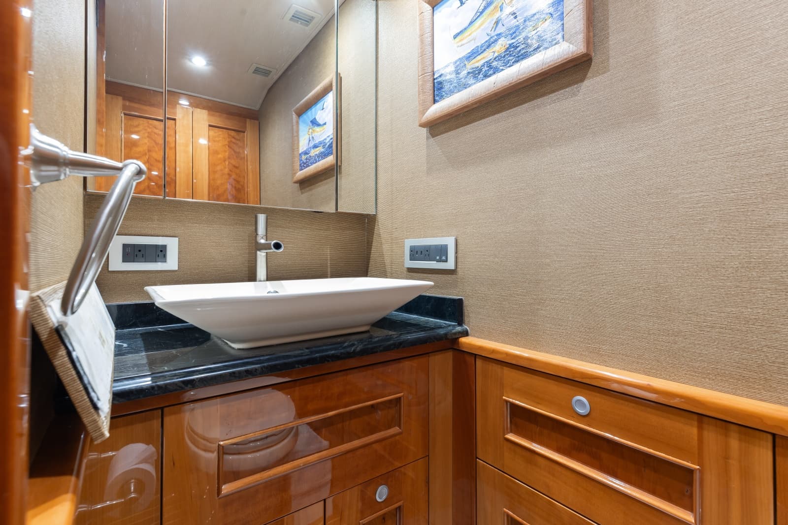 2016 Viking Skybridge - Photo 23