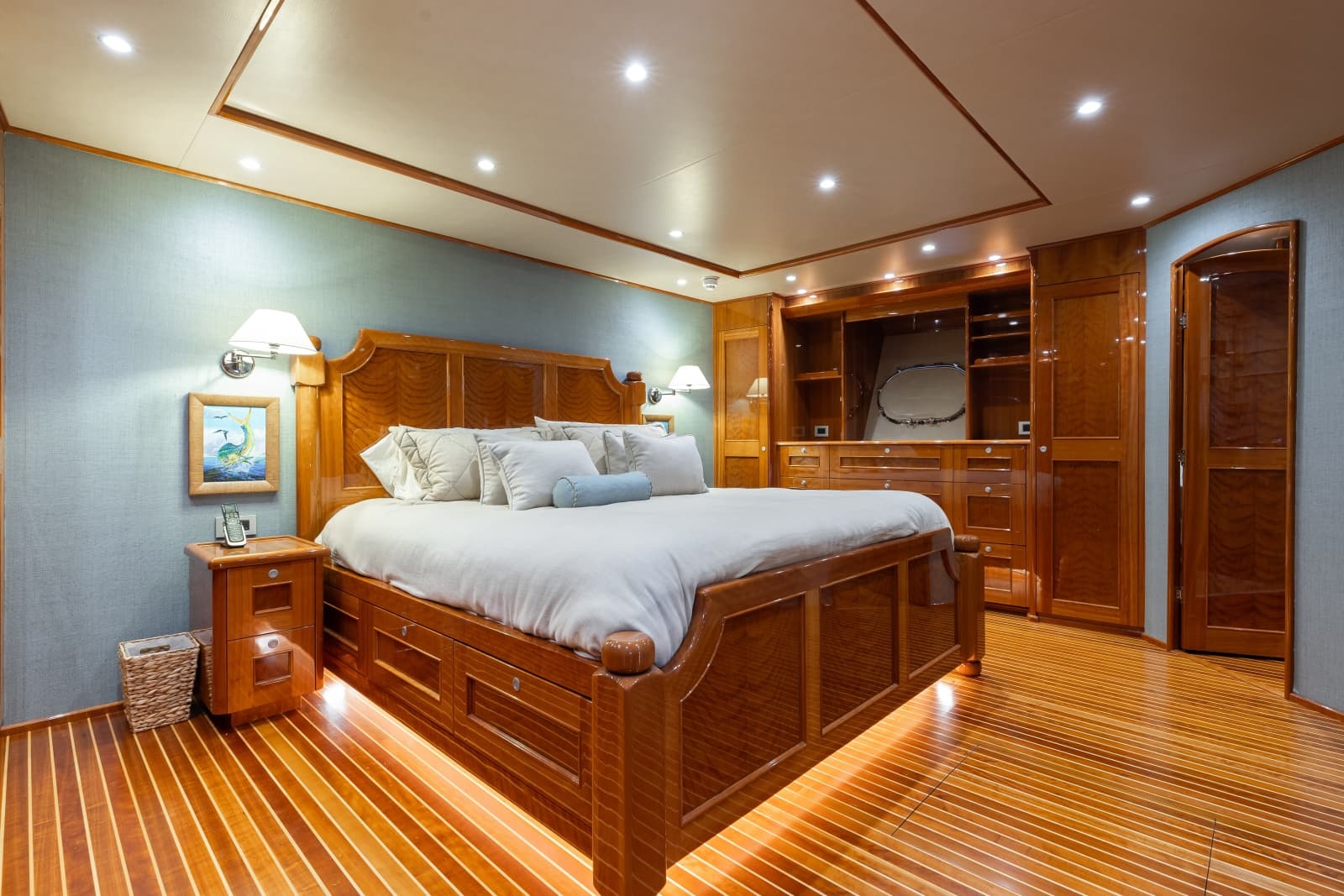 2016 Viking Skybridge - Photo 13