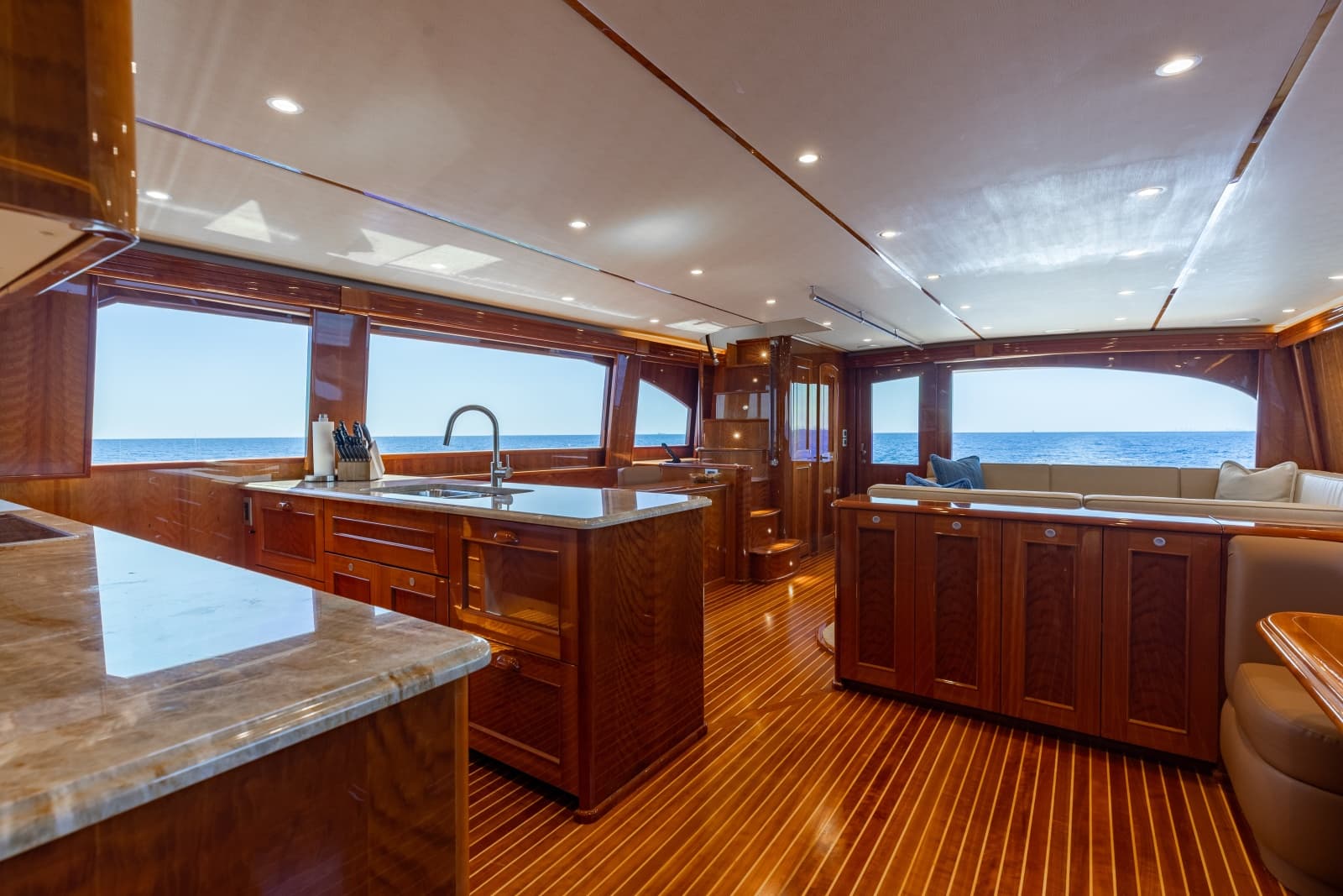 2016 Viking Skybridge - Photo 28