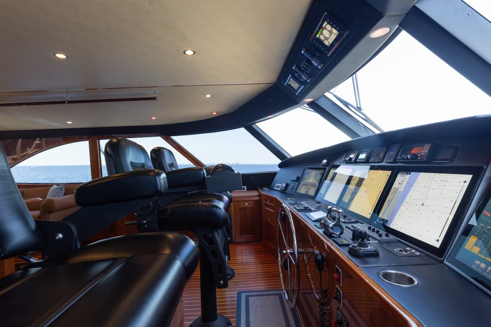 2016 Viking Skybridge - Photo 78