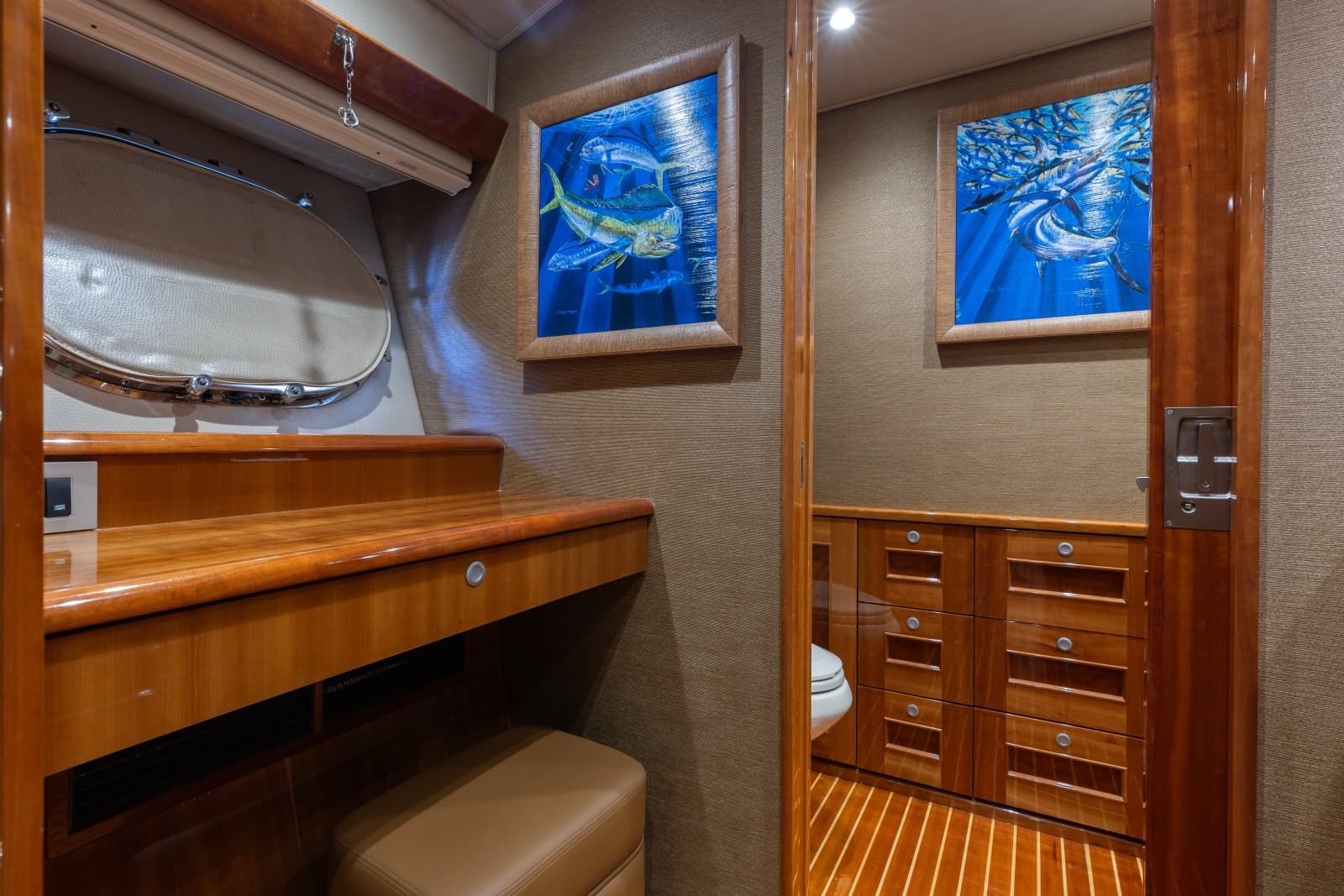 2016 Viking Skybridge - Photo 20