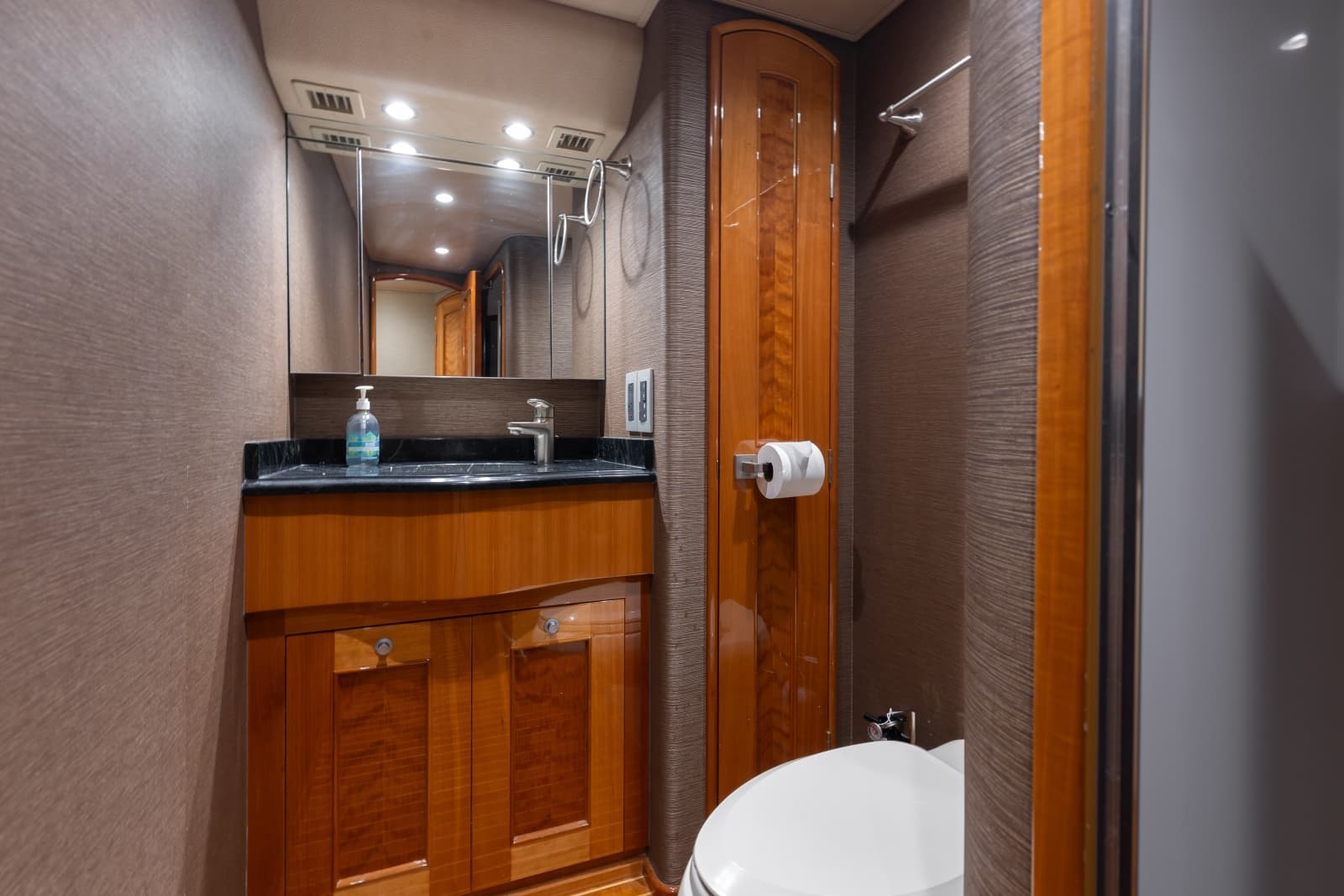 2016 Viking Skybridge - Photo 5