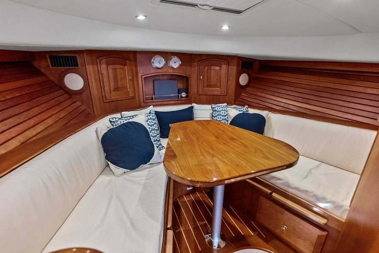 2008 Hinckley Talaria 38R - Photo 22