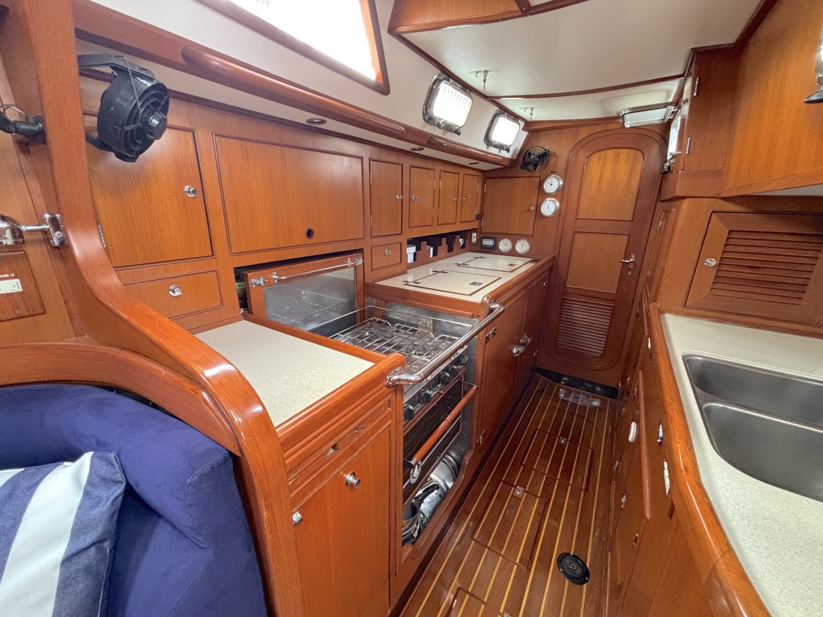 2003 Hylas 49 - Photo 27