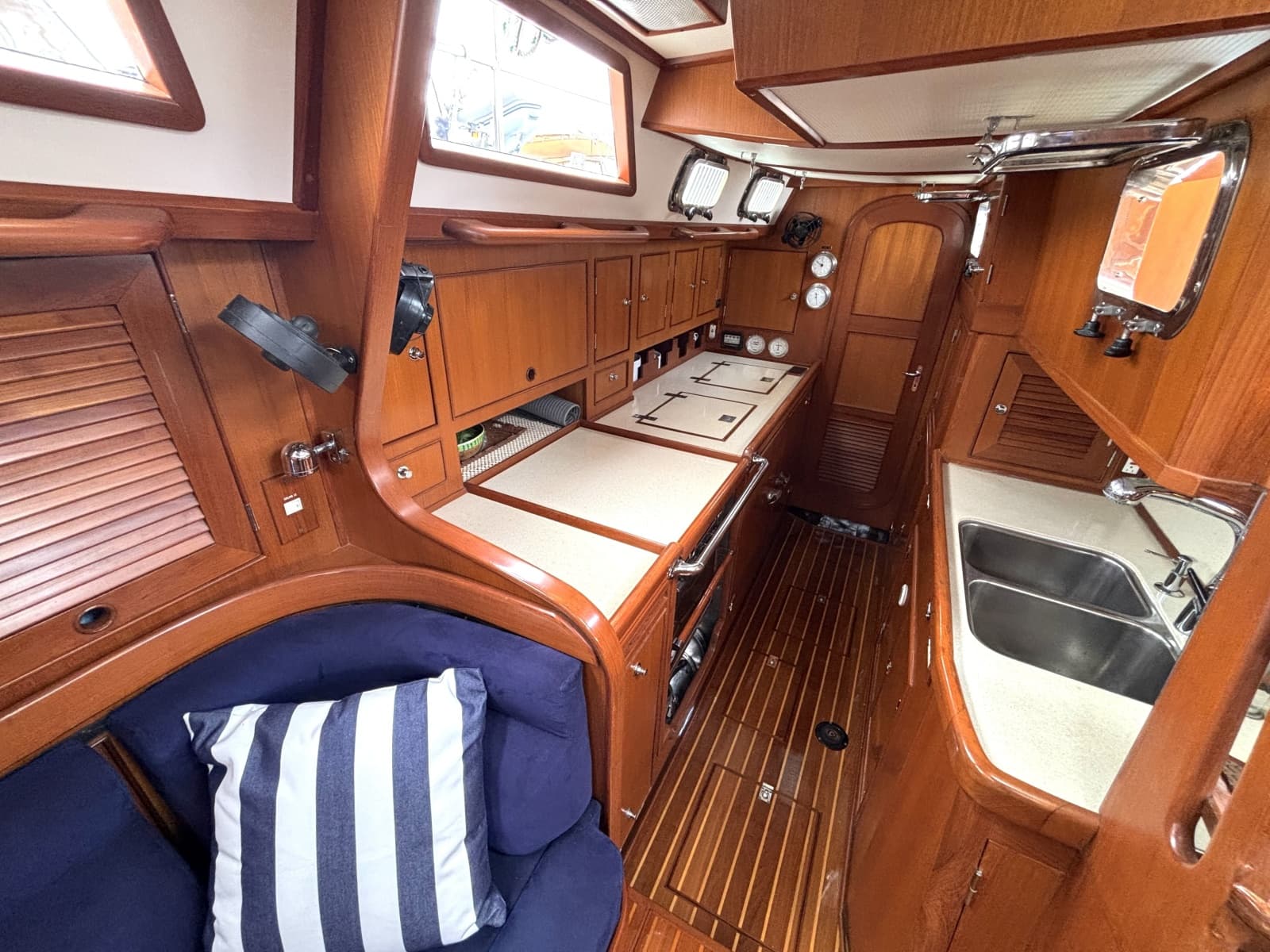 2003 Hylas 49 - Photo 13