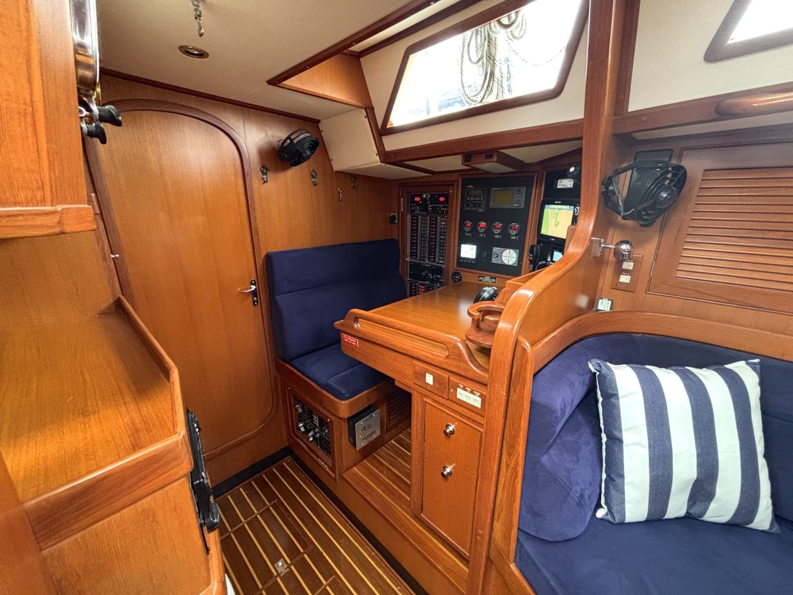 2003 Hylas 49 - Photo 12