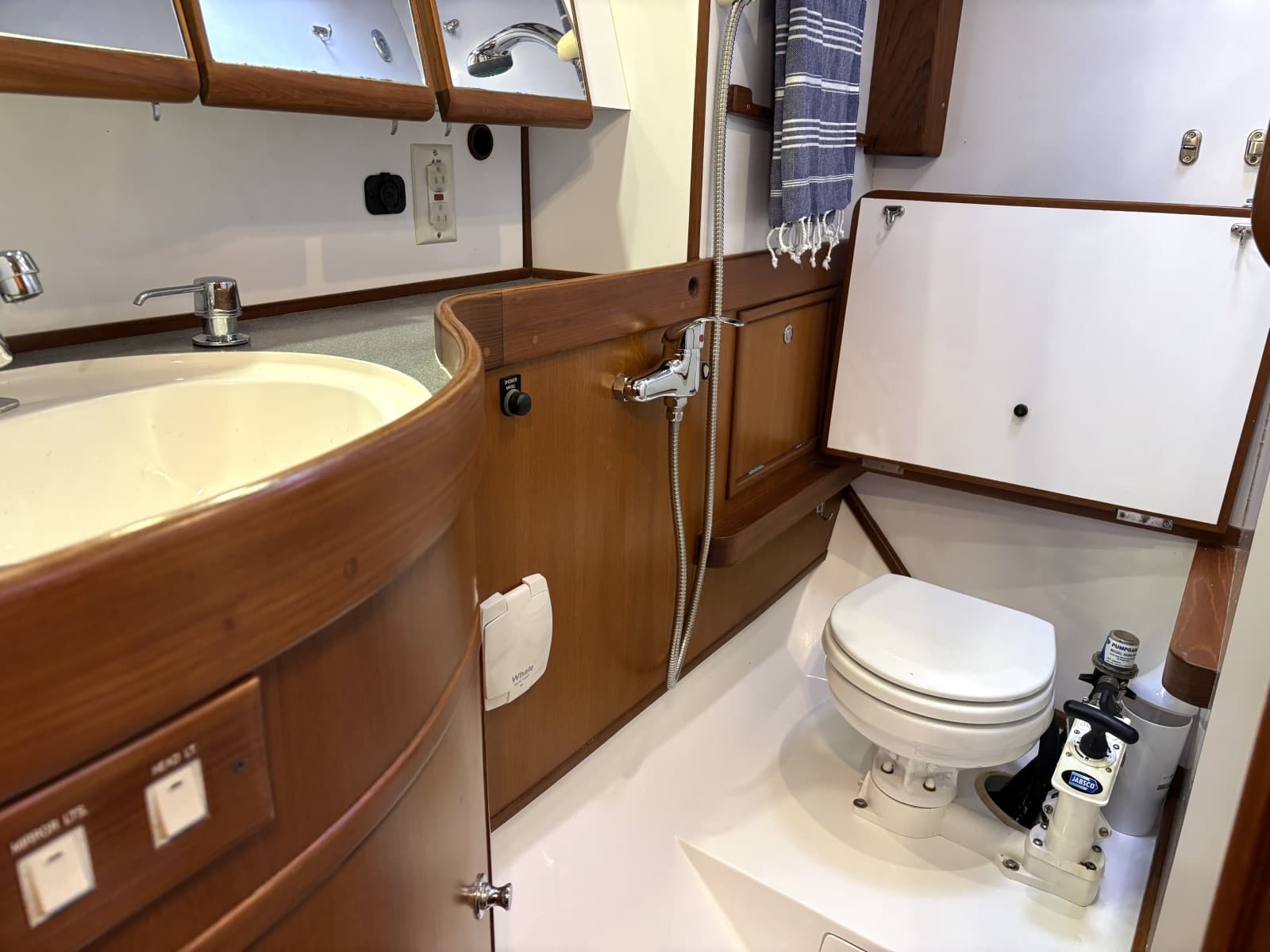 2003 Hylas 49 - Photo 18