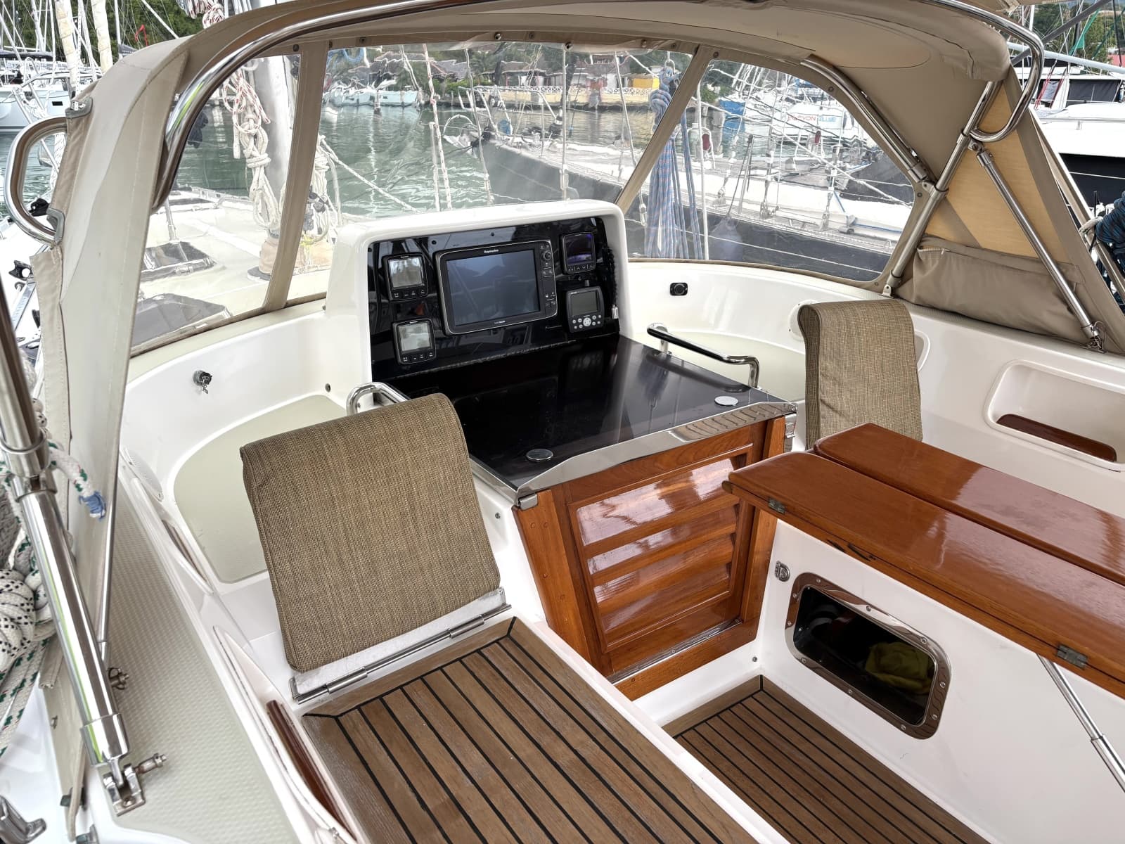 2003 Hylas 49 - Photo 4