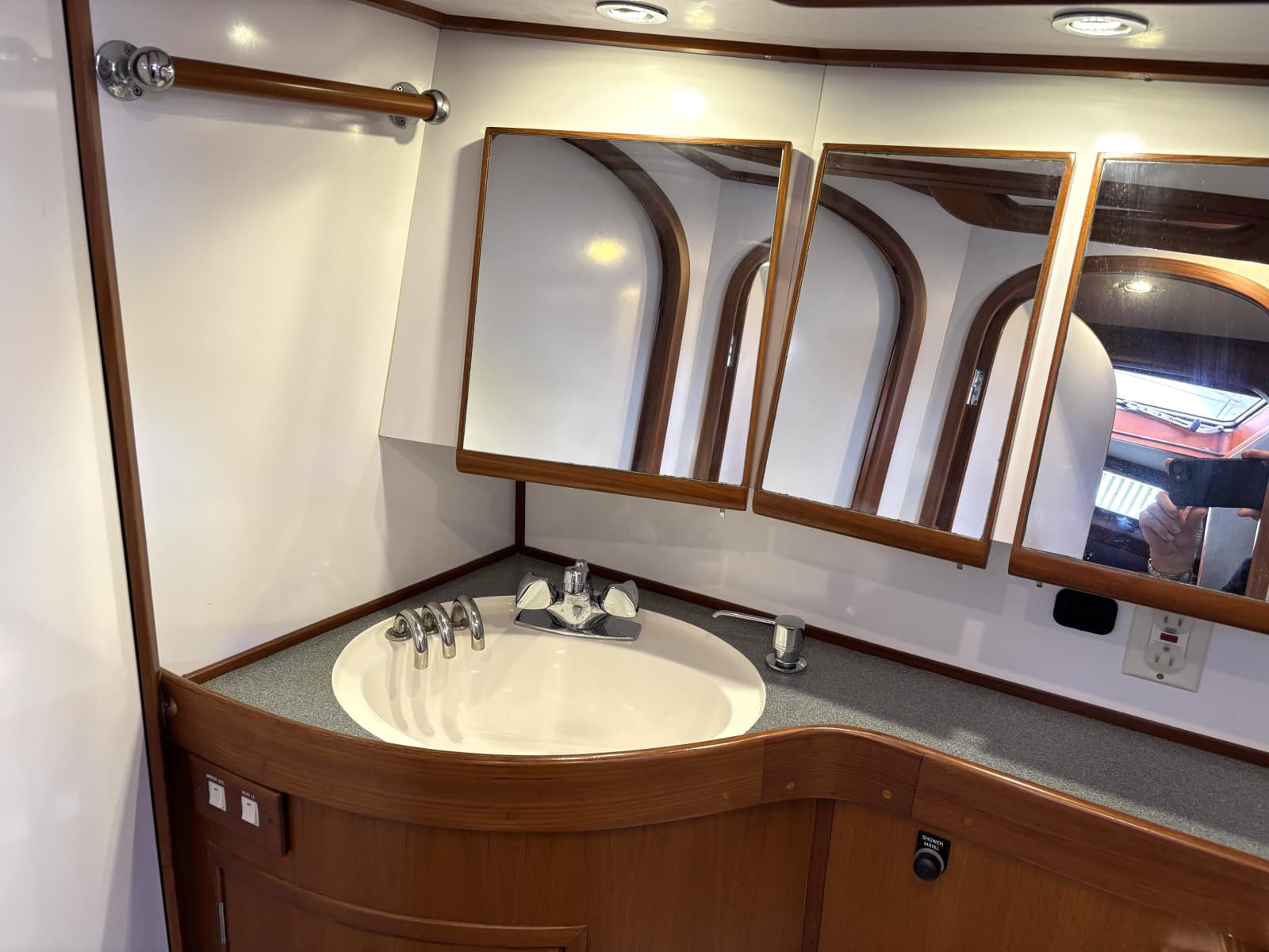 2003 Hylas 49 - Photo 19