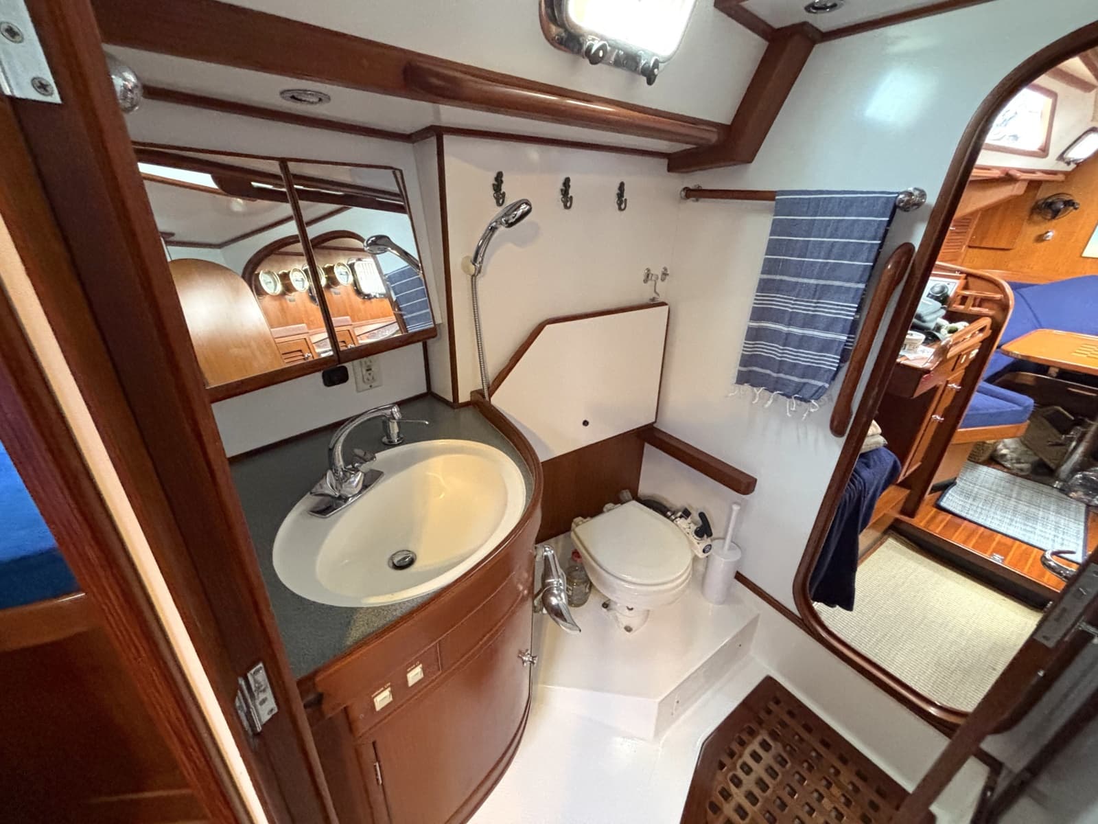 2003 Hylas 49 - Photo 25