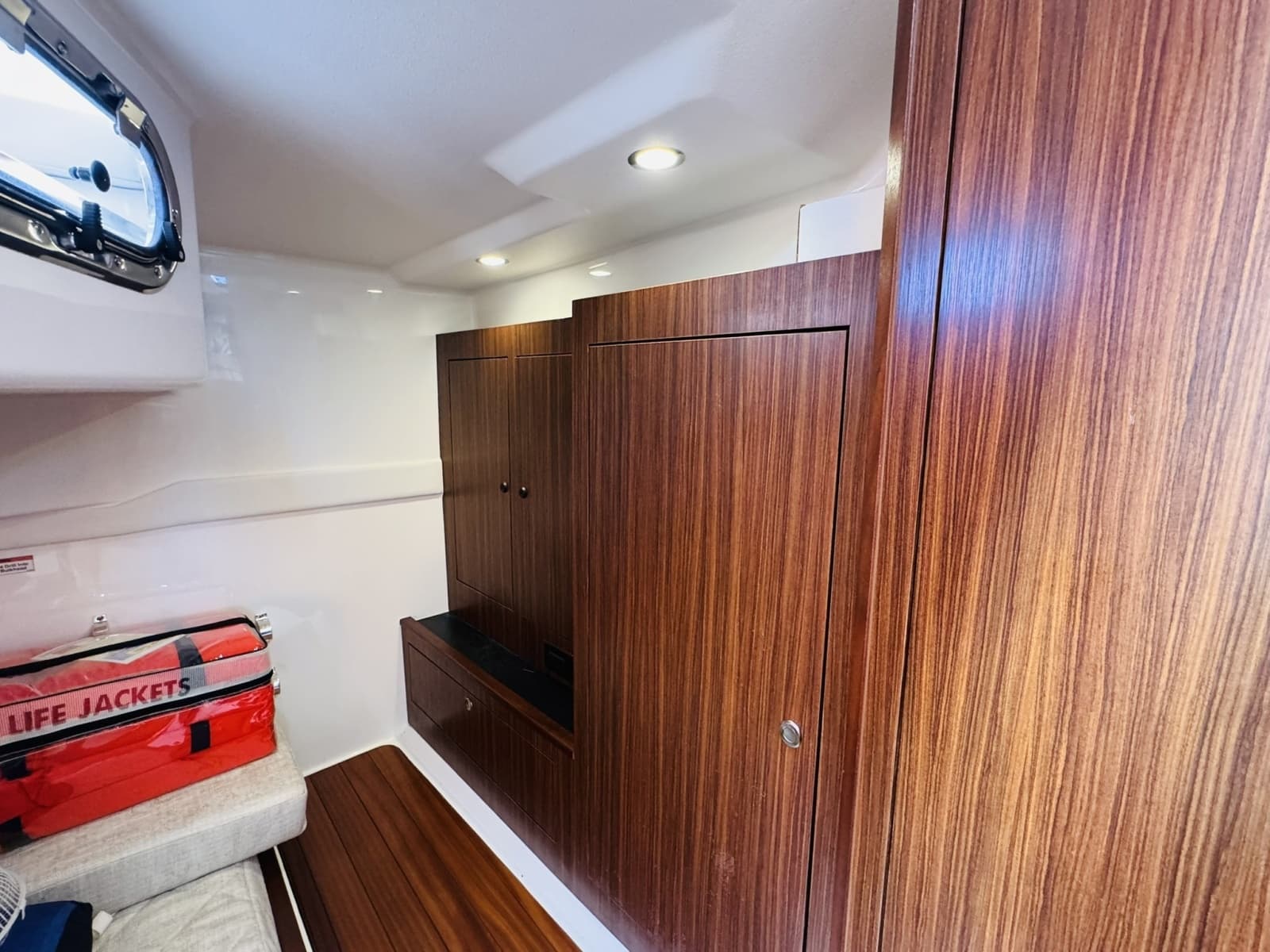 2021 Pursuit OS 355 - Photo 43