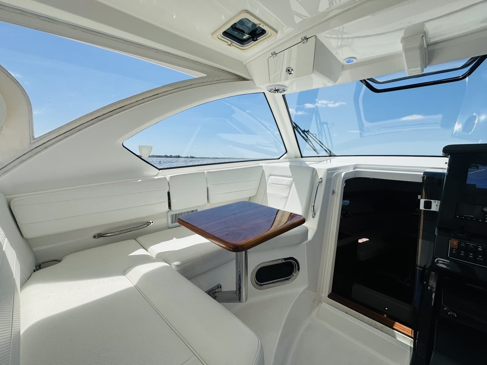 2021 Pursuit OS 355 - Photo 27