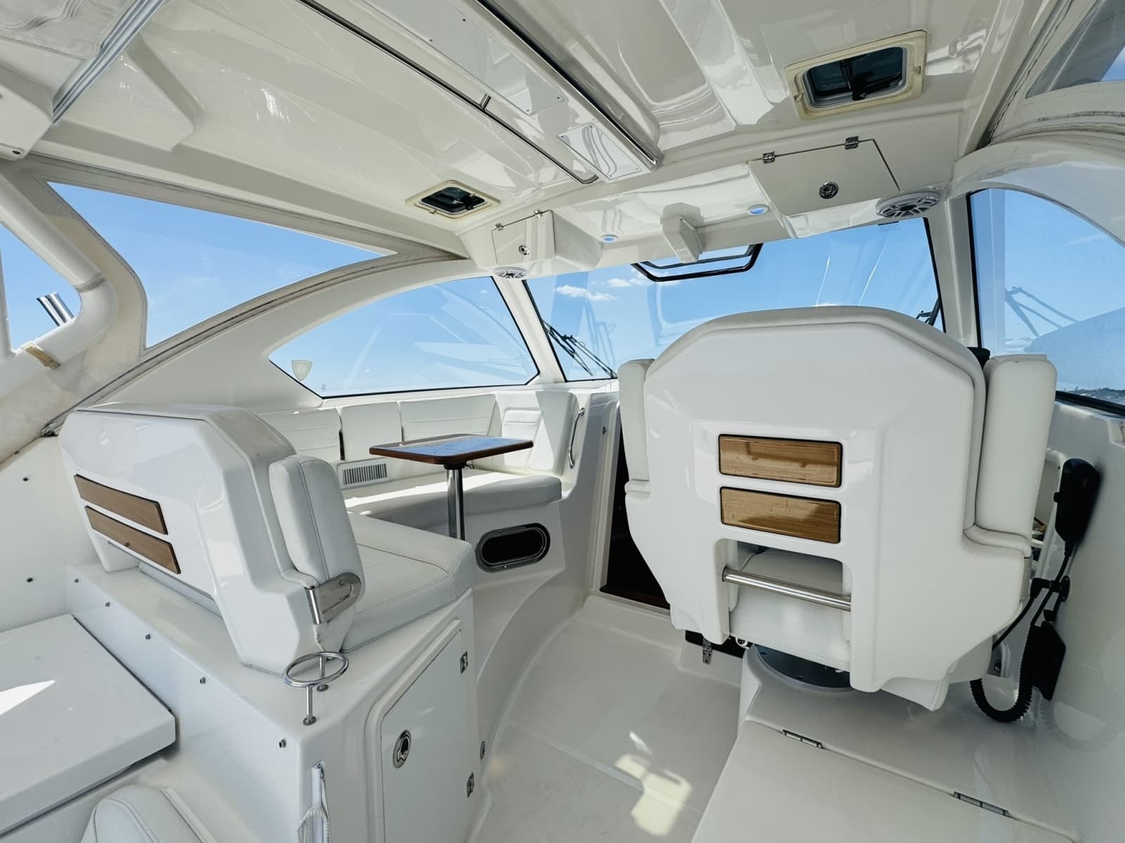 2021 Pursuit OS 355 - Photo 26