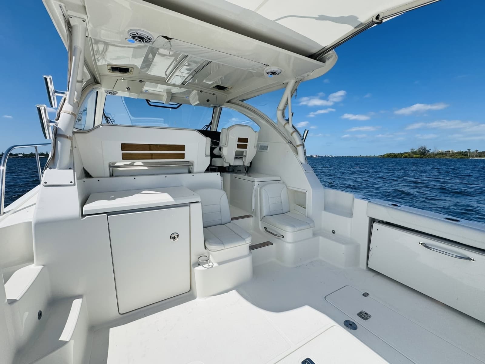 2021 Pursuit OS 355 - Photo 19