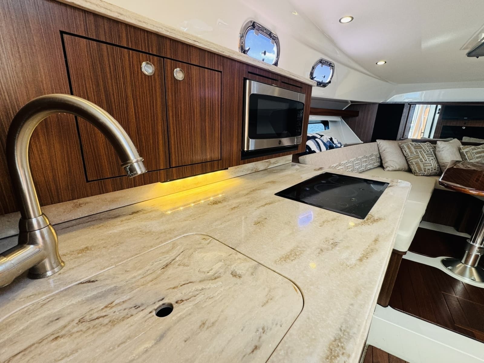 2021 Pursuit OS 355 - Photo 39