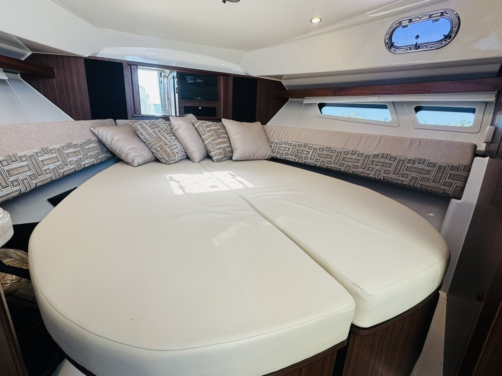 2021 Pursuit OS 355 - Photo 44